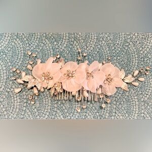 Elegant White Floral Bridal Hair Comb